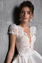 Load image into Gallery viewer, Chic Royal Collection &#39;Totti&#39; Victoria Soprano RTW 22019-285 Ready To Wear European Bridal Wedding Gown Designer Philippines