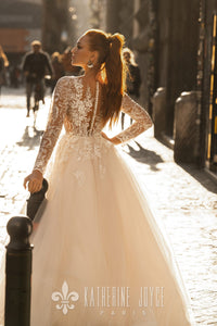 Muse in Naples 'Vesta' Katherine Joyce Paris RTW 10210-300 Ready To Wear European Bridal Wedding Gown Designer Philippines