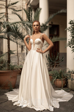 Muse in Naples 'Muza' Katherine Joyce Paris RTW 13201-275 Ready To Wear European Bridal Wedding Gown Designer Philippines