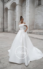 Load image into Gallery viewer, Blunny Collection &#39;Brady&#39; Naviblue Bridal RTW 20015-400 Ready To Wear European Bridal Wedding Gown Designer Philippines