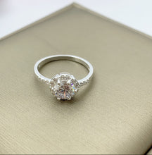 Load image into Gallery viewer, R124 Ladies Ring 92.5 Italy silver