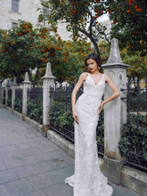 Load image into Gallery viewer, Alma De Valencia &#39;Perlita&#39; Innocentia RTW INLI 2019-620 Ready To Wear European Bridal Wedding Gown Designer Philippines