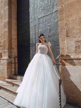 Load image into Gallery viewer, Alma De Valencia &#39;Laura&#39; Innocentia RTW INLI 2013-530 Ready To Wear European Bridal Wedding Gown Designer Philippines