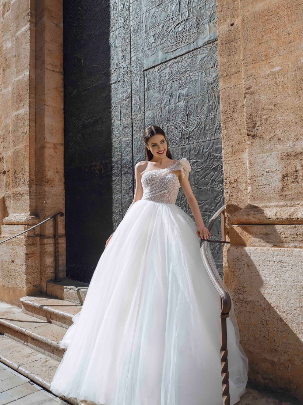 Alma De Valencia 'Laura' Innocentia RTW INLI 2013-530 Ready To Wear European Bridal Wedding Gown Designer Philippines