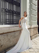 Load image into Gallery viewer, Alma De Valencia &#39;Carolina&#39; Innocentia RTW INLI 2008-380 Ready To Wear European Bridal Wedding Gown Designer Philippines