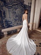 Load image into Gallery viewer, Lisboa &#39;Sofia De Neuburgo&#39; Innocentia RTW INLI 1916-600 Ready To Wear European Bridal Wedding Gown Designer Philippines