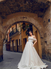 Load image into Gallery viewer, Alma De Valencia &#39;Estela&#39; Innocentia RTW INLI 2011-750 Ready To Wear European Bridal Wedding Gown Designer Philippines