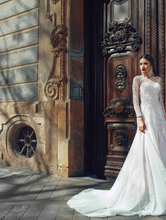 Load image into Gallery viewer, Alma De Valencia &#39;Sofia&#39; Innocentia RTW INLI 2023-420 Ready To Wear European Bridal Wedding Gown Designer Philippines