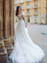 Load image into Gallery viewer, Alma De Valencia &#39;Constancia&#39; Innocentia RTW INLI 2009-560 Ready To Wear European Bridal Wedding Gown Designer Philippines