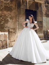 Load image into Gallery viewer, Alma De Valencia &#39;Ramona&#39; Innocentia RTW INLI 2020-610 Ready To Wear European Bridal Wedding Gown Designer Philippines