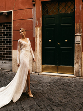 Load image into Gallery viewer, Roma &#39;Guilia Domna&#39; Innocentia RTW INLI 1805-1200 Ready To Wear European Bridal Wedding Gown Designer Philippines