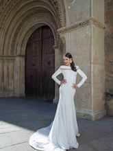 Load image into Gallery viewer, Alma De Valencia &#39;Benita&#39; Innocentia RTW INLI 2005-380 Ready To Wear European Bridal Wedding Gown Designer Philippines