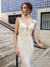 Load image into Gallery viewer, Lisboa &#39;Filipa De Lencastre&#39; Innocentia RTW INLI 1908-1860 Ready To Wear European Bridal Wedding Gown Designer Philippines