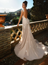 Load image into Gallery viewer, Taormina &#39;Francesca&#39; Innocentia RTW INW 1908-410 Ready To Wear European Bridal Wedding Gown Designer Philippines