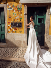 Load image into Gallery viewer, Lisboa &#39;Leonor De Avis&#39; Innocentia RTW INLI 1910-870 Ready To Wear European Bridal Wedding Gown Designer Philippines