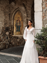 Load image into Gallery viewer, Taormina &#39;Rosalia&#39; Innocentia RTW INW 1918-280 Ready To Wear European Bridal Wedding Gown Designer Philippines