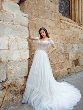 Load image into Gallery viewer, Alma De Valencia &#39;Constancia&#39; Innocentia RTW INLI 2009-560 Ready To Wear European Bridal Wedding Gown Designer Philippines