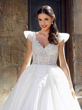 Load image into Gallery viewer, Alma De Valencia &#39;Ramona&#39; Innocentia RTW INLI 2020-610 Ready To Wear European Bridal Wedding Gown Designer Philippines