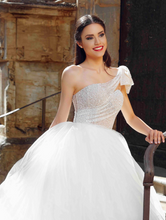 Load image into Gallery viewer, Alma De Valencia &#39;Laura&#39; Innocentia RTW INLI 2013-530 Ready To Wear European Bridal Wedding Gown Designer Philippines