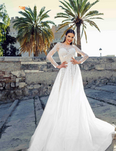 Load image into Gallery viewer, Alma De Valencia &#39;Adelita&#39; Innocentia RTW INLI 2001-380 Ready To Wear European Bridal Wedding Gown Designer Philippines