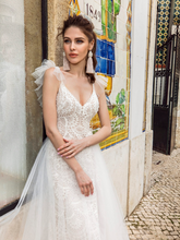 Load image into Gallery viewer, Lisboa &#39;Marie Amelle&#39; Innocentia RTW INLI 1914-1370 Ready To Wear European Bridal Wedding Gown Designer Philippines