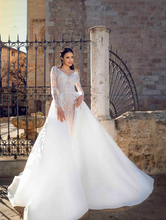 Load image into Gallery viewer, Alma De Valencia &#39;Adora&#39; Innocentia RTW INLI 2002-600 Ready To Wear European Bridal Wedding Gown Designer Philippines